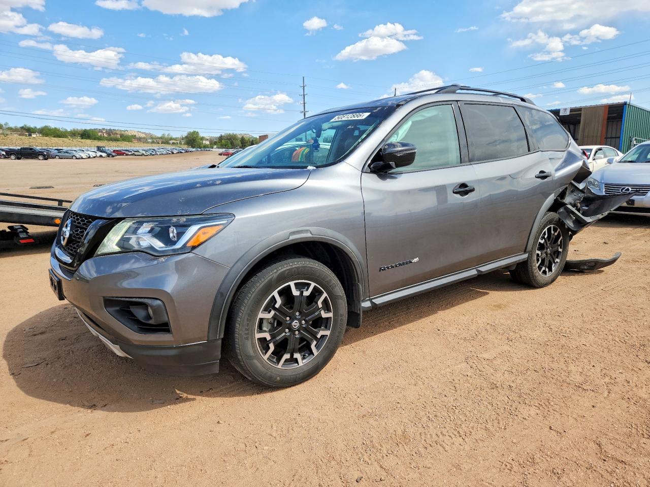 Salvage Nissan Pathfinder Image