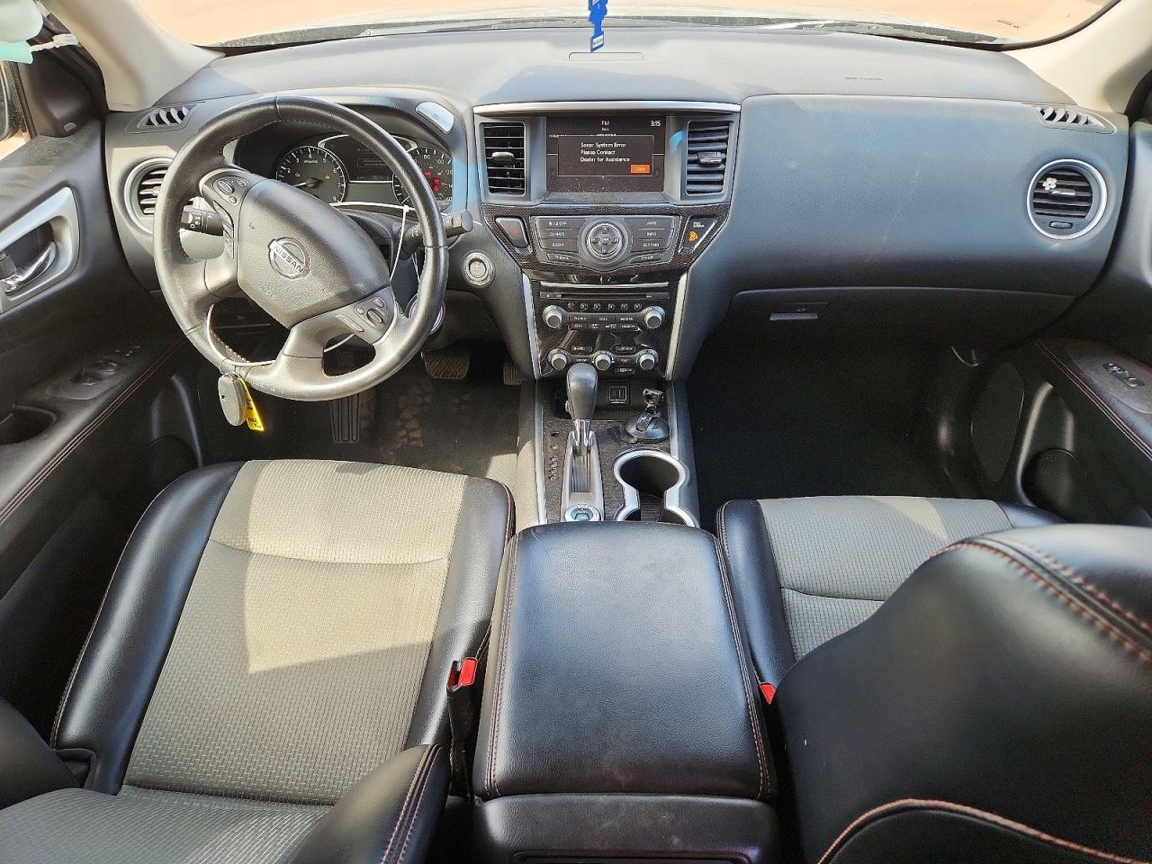 Nissan Pathfinder Sv