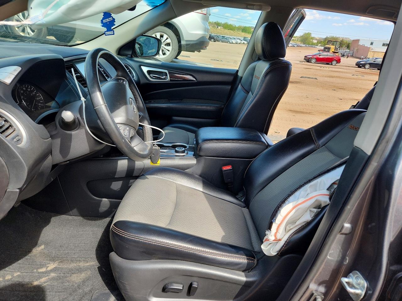 Nissan Pathfinder Sv