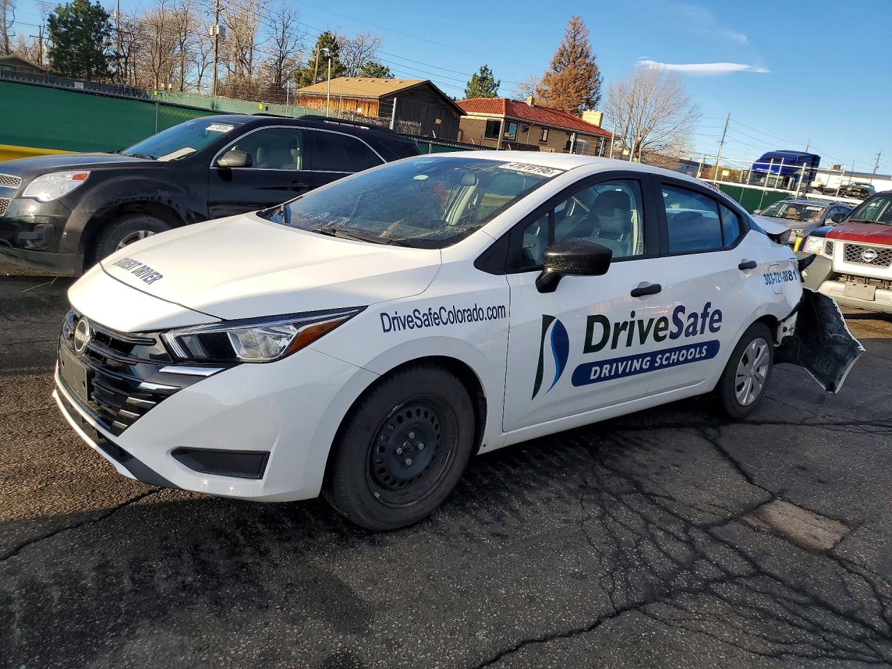 Salvage Nissan Versa Image