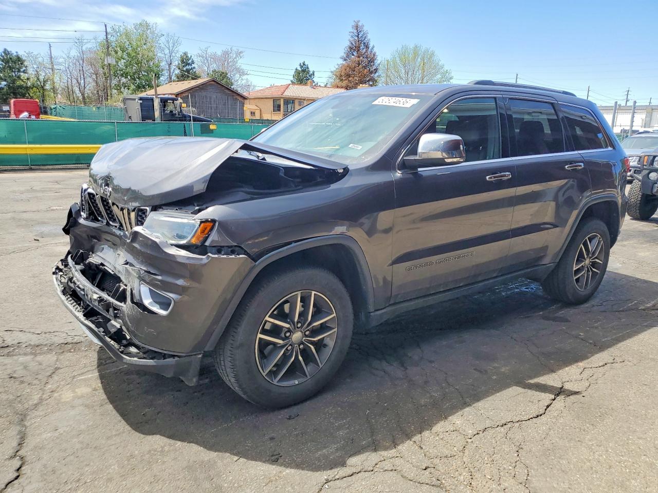 Salvage Jeep Cherokee Image