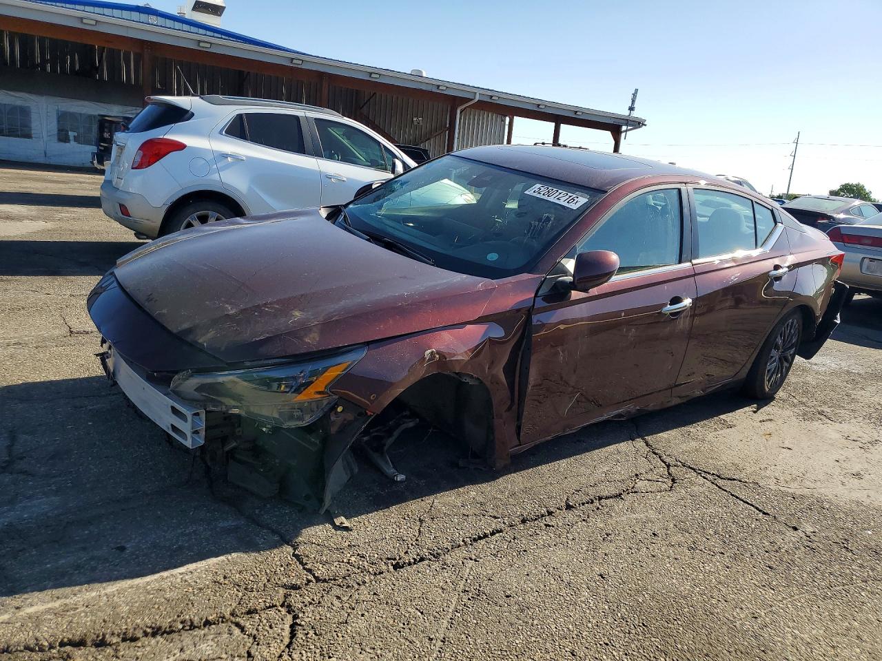 Salvage Nissan Altima Image