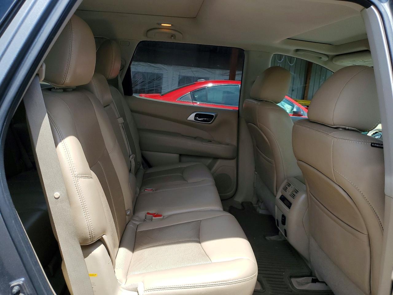 Nissan Pathfinder S