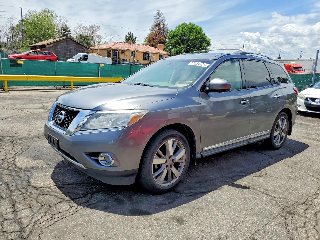 Salvage Nissan Pathfinder Image