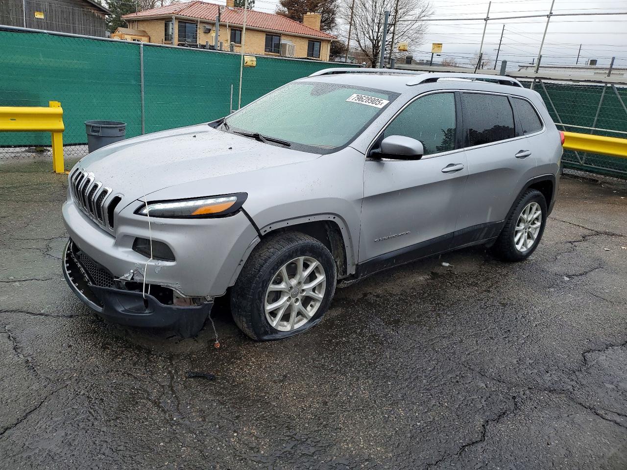 Salvage Jeep Cherokee Image