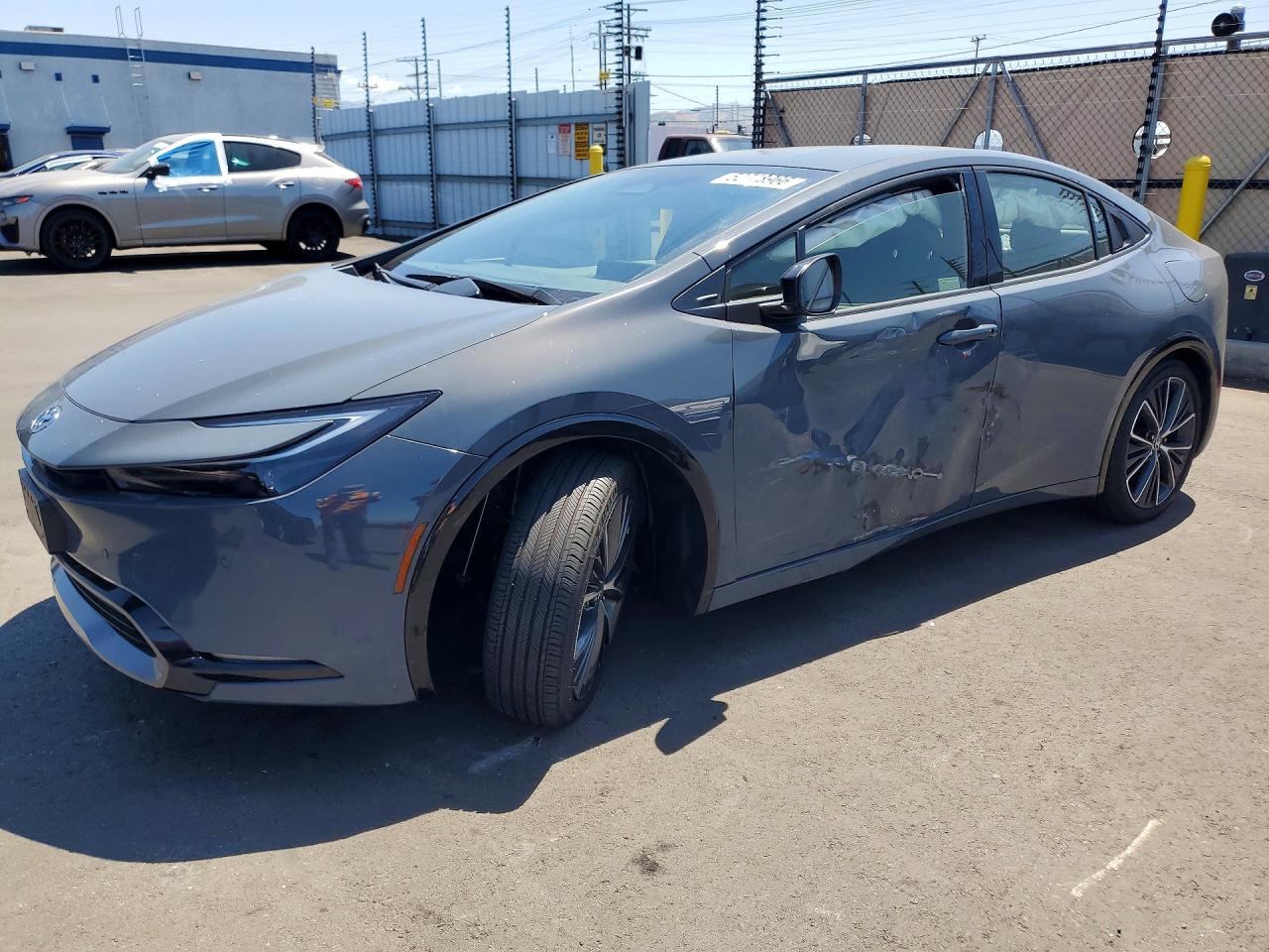 Salvage Toyota Prius Image