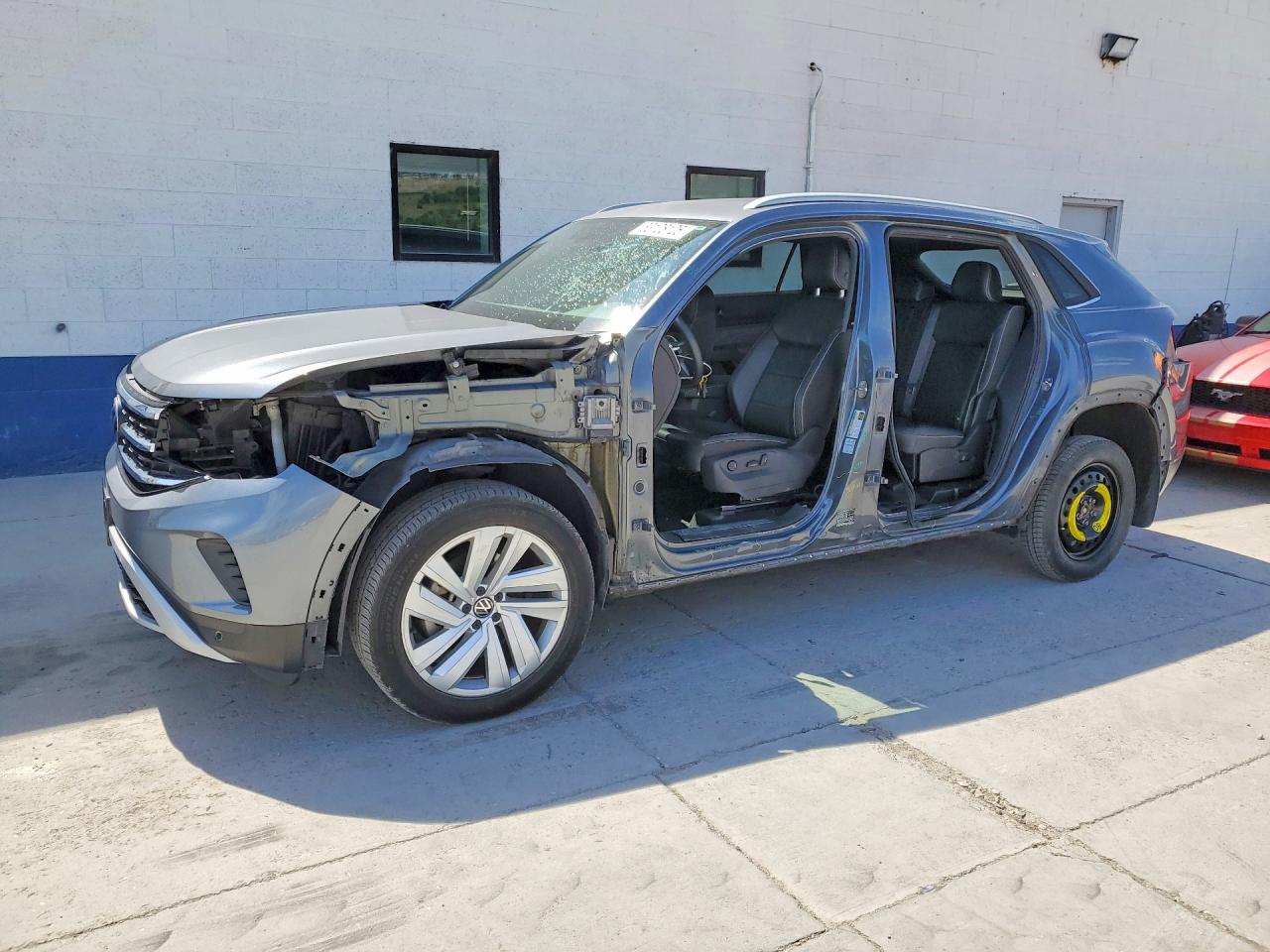 Salvage Volkswagen Atlas Image