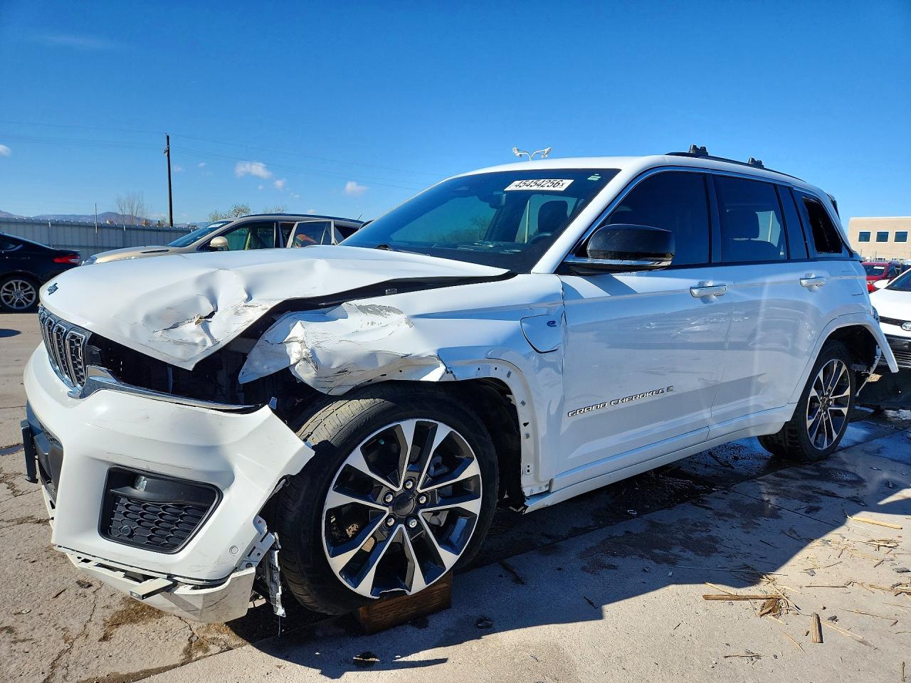 Salvage Jeep Cherokee Image