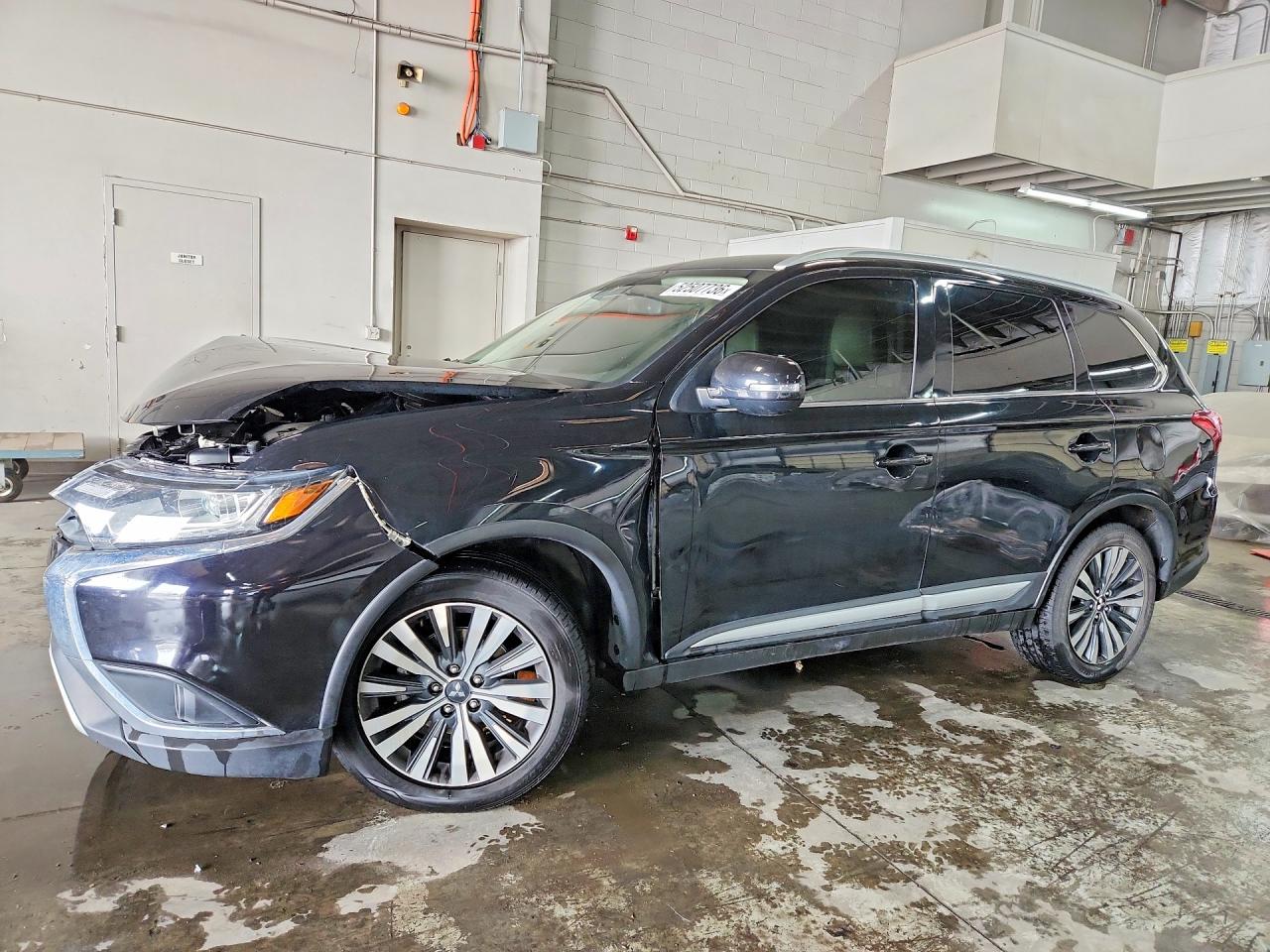 Salvage Mitsubishi Outlander Image