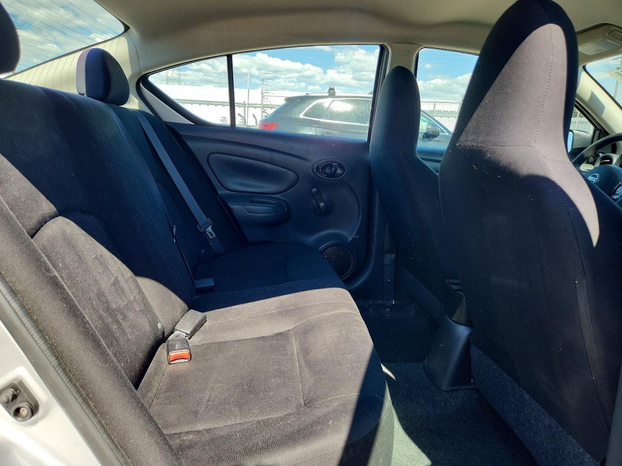 Nissan Versa 1.6 S