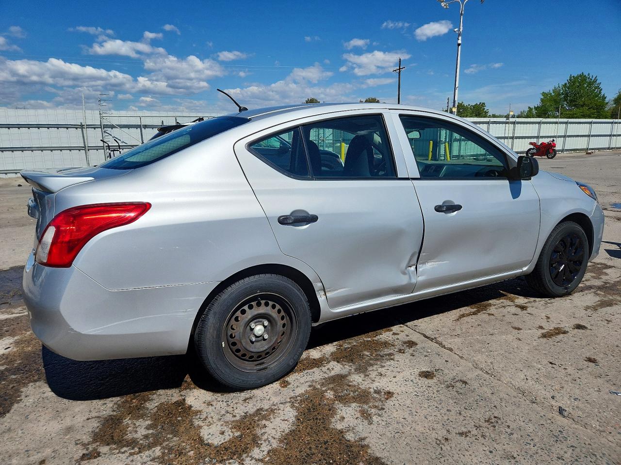 Nissan Versa 1.6 S