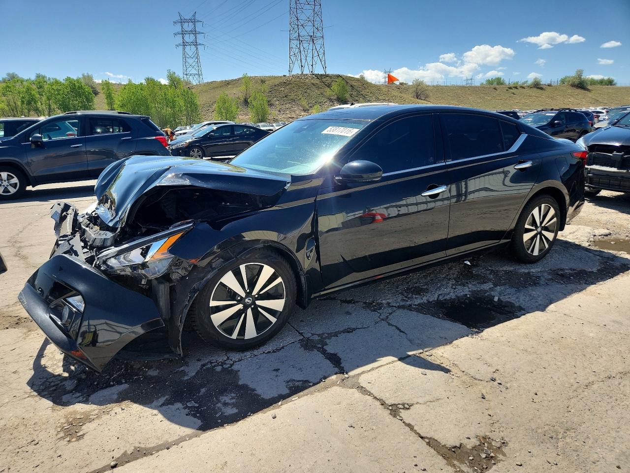 Salvage Nissan Altima Image
