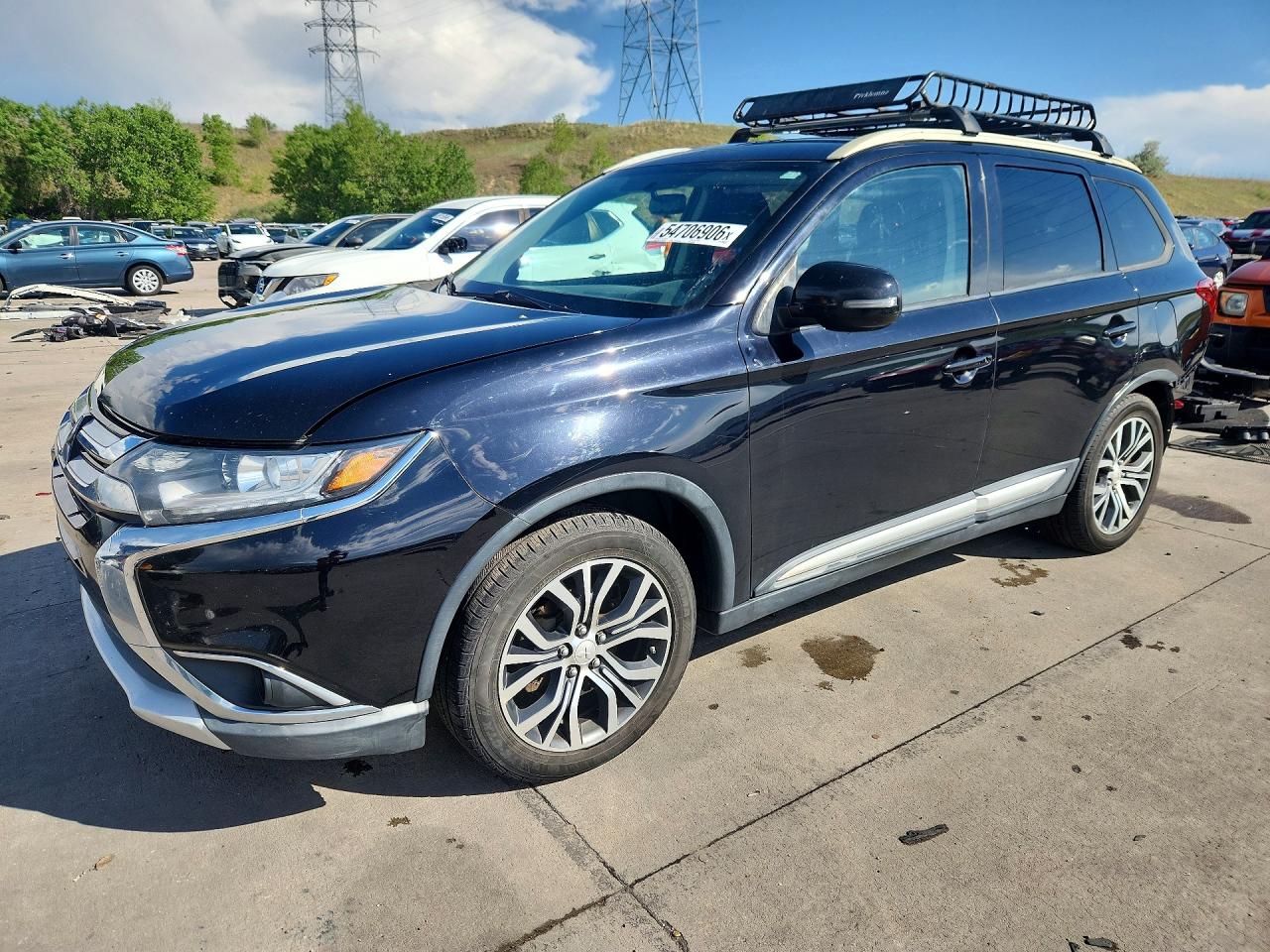 Salvage Mitsubishi Outlander Image