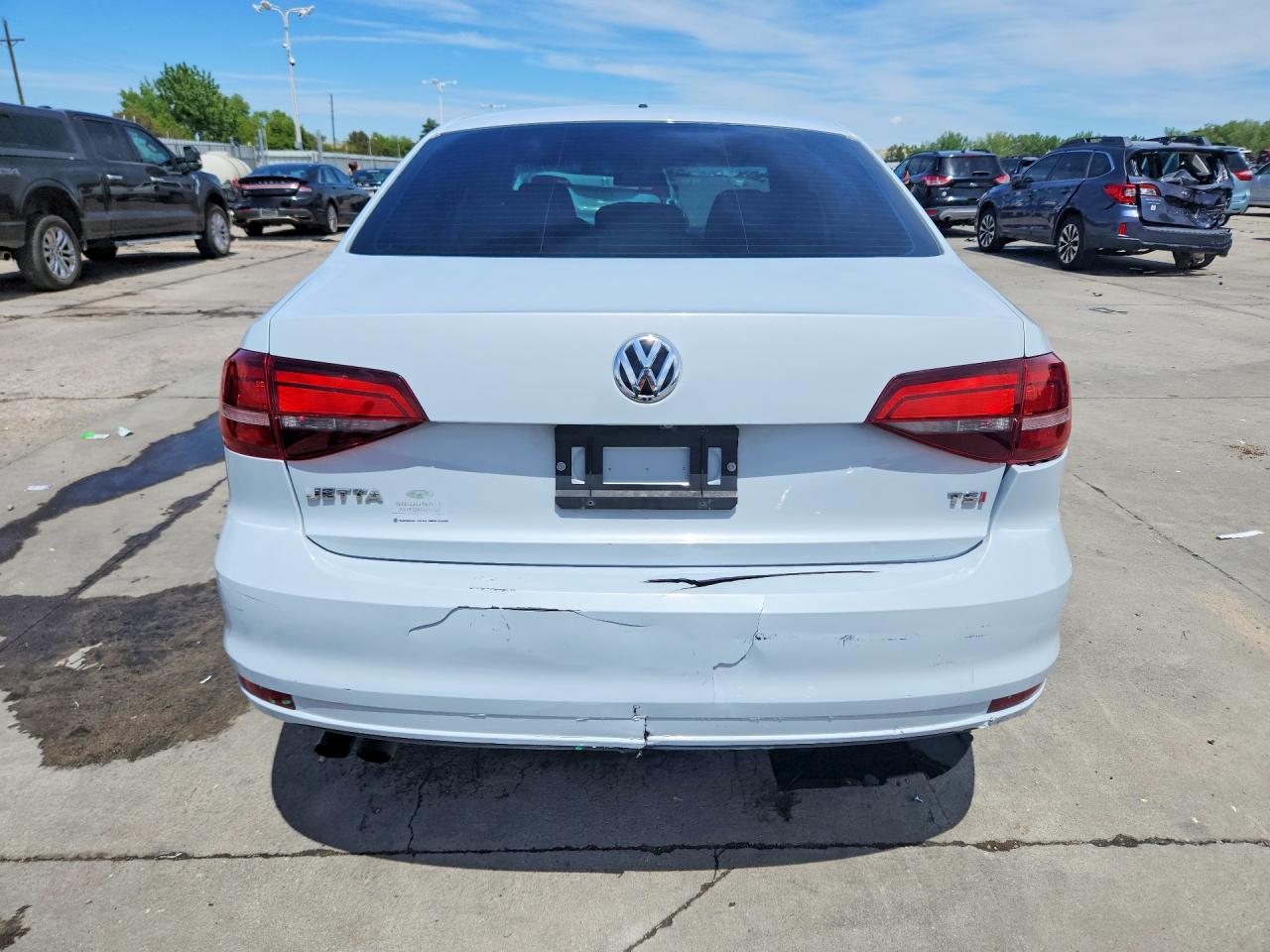 Volkswagen Jetta S