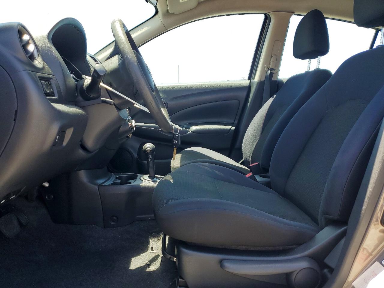 Nissan Versa 1.6 S