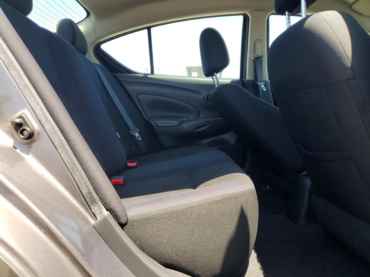 Nissan Versa 1.6 S