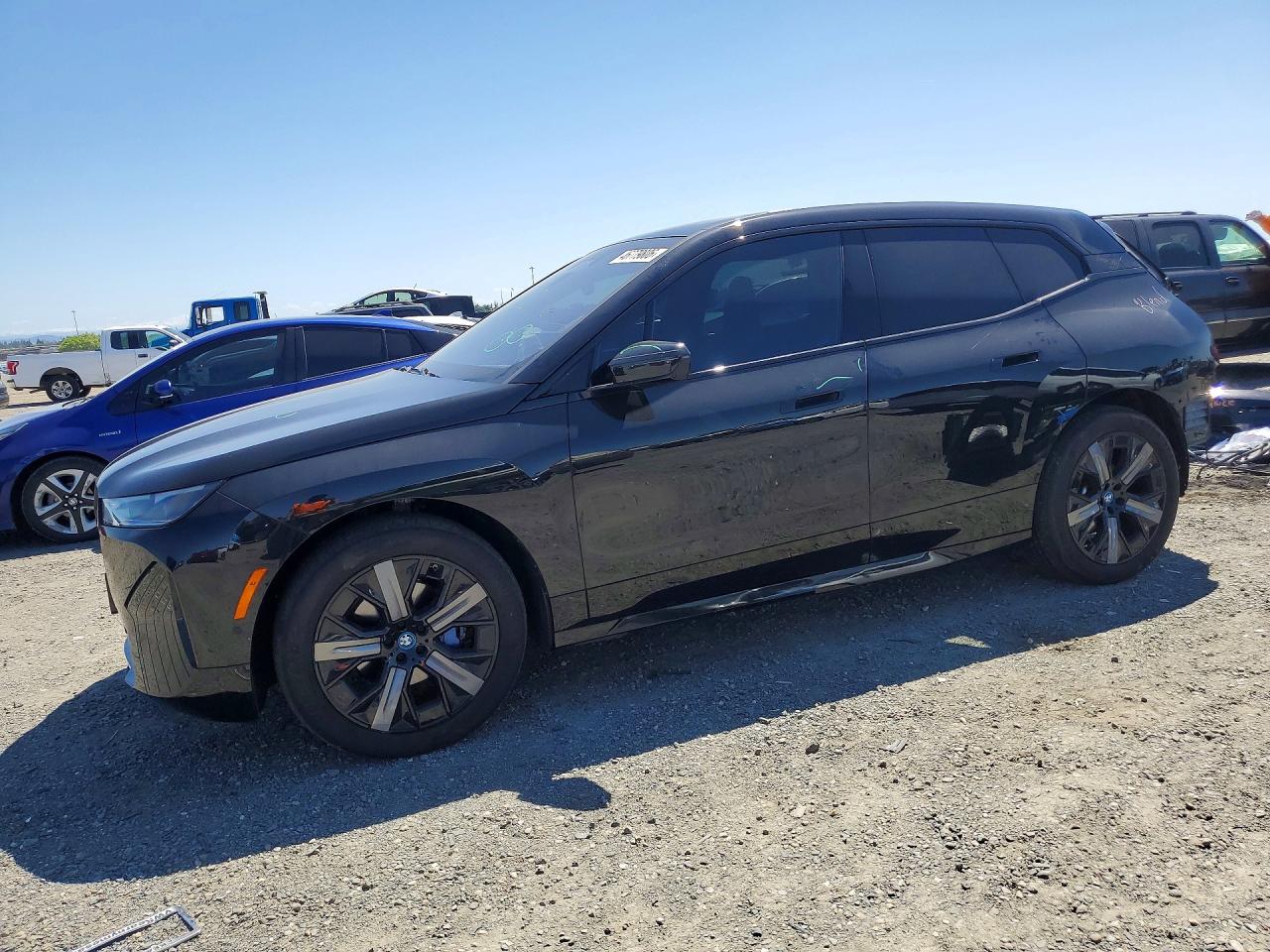 Salvage BMW Ix Xdrive5 Image