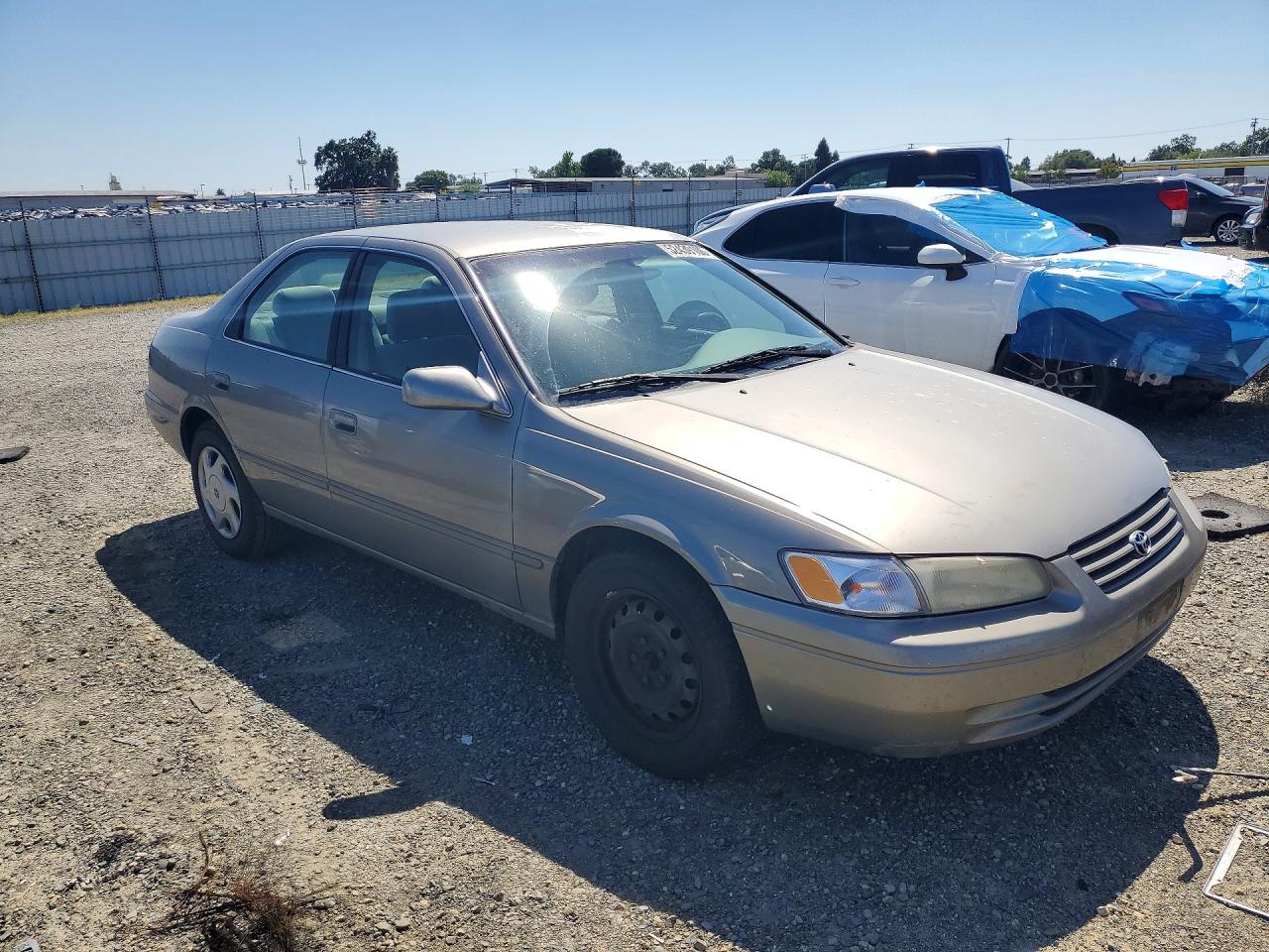 Toyota Camry Le V6