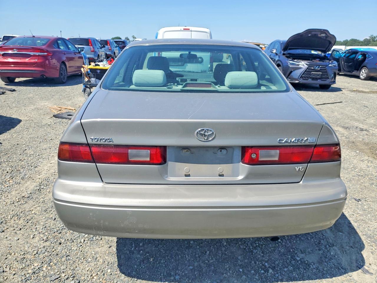 Toyota Camry Le V6
