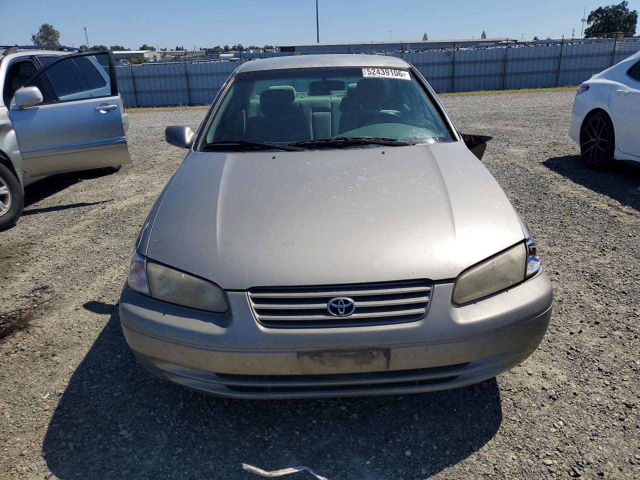 Toyota Camry Le V6