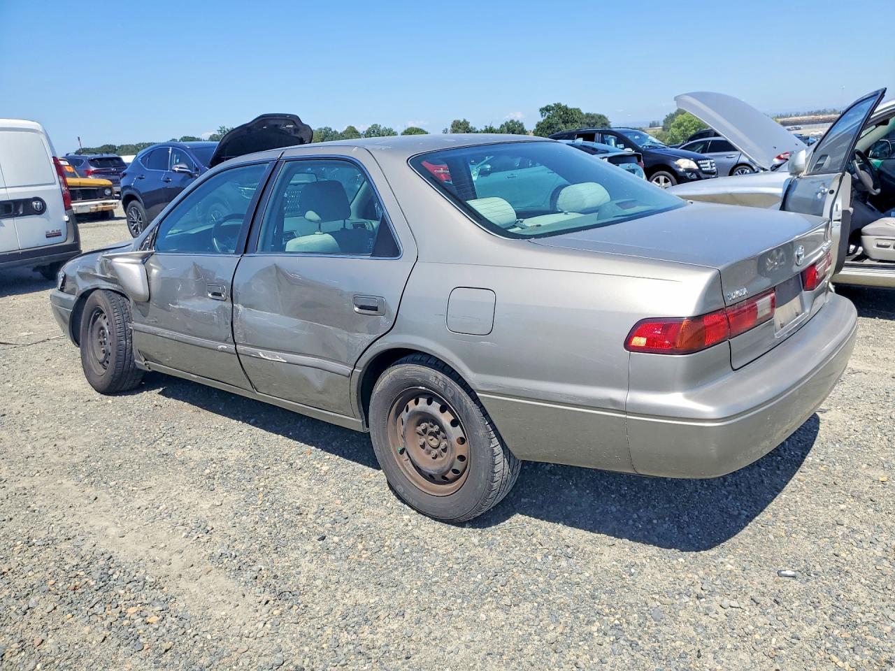 Toyota Camry Le V6