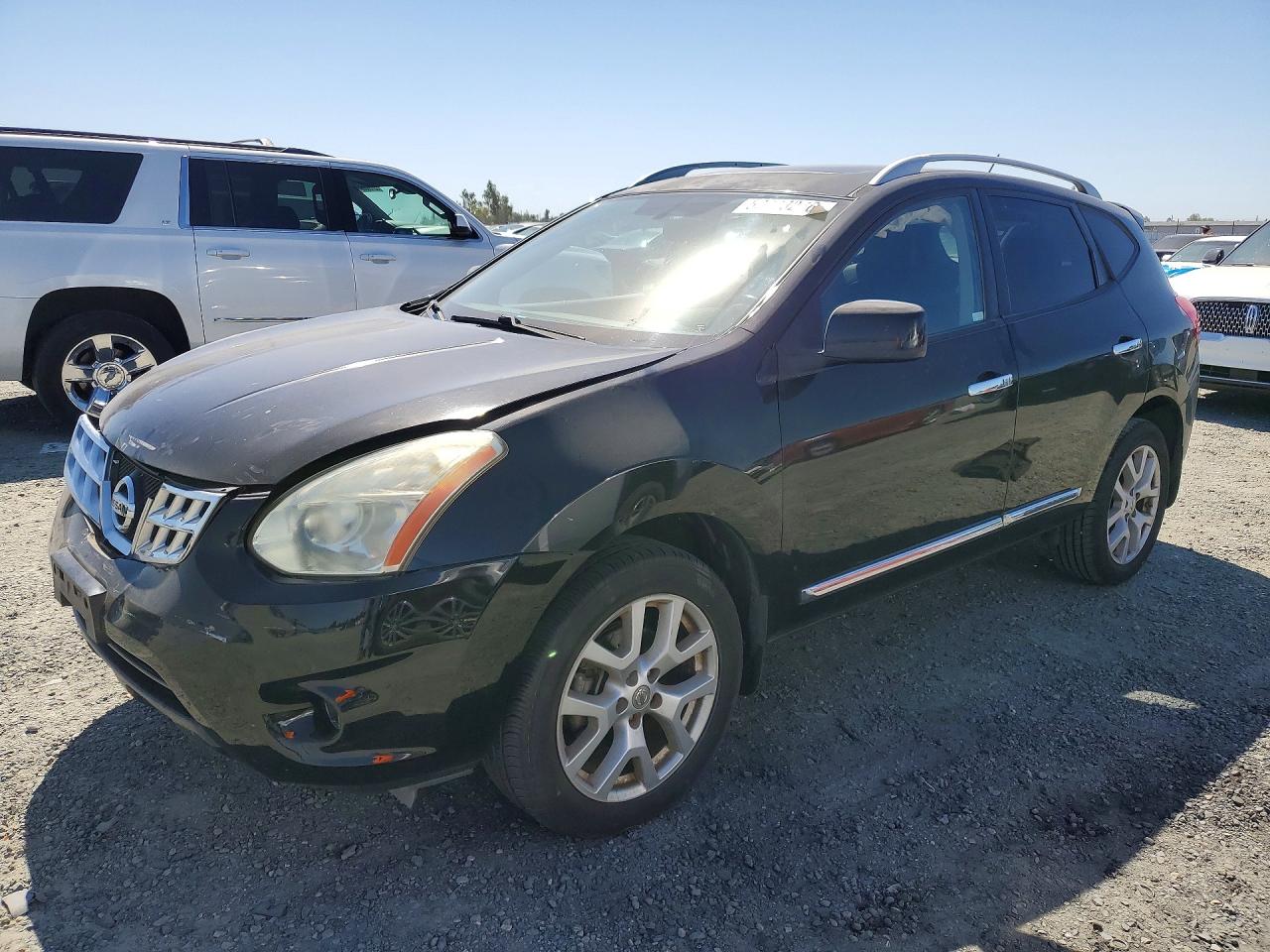 Salvage Nissan Rogue Image