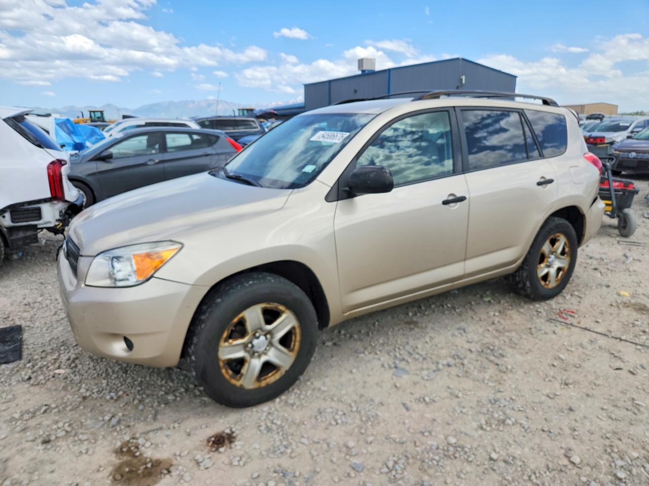 Salvage Toyota RAV4 Image