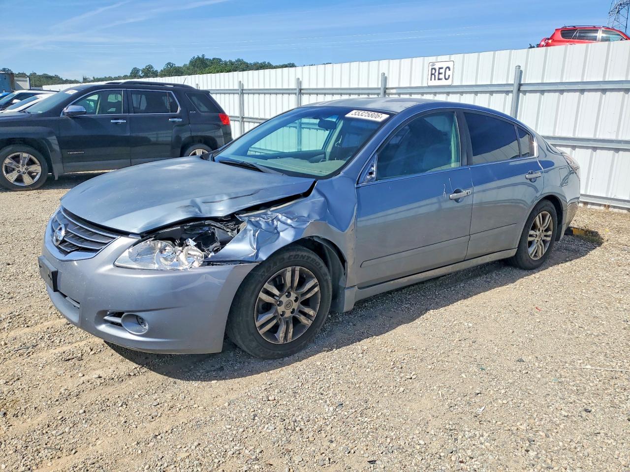 Salvage Nissan Altima Image