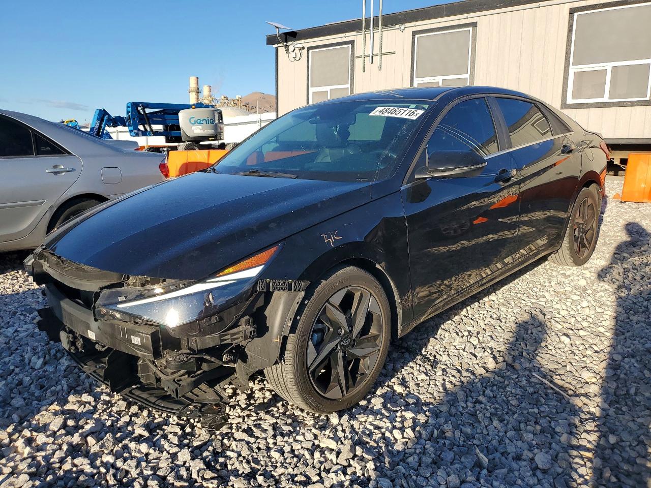 Salvage Hyundai ELANTRA Image