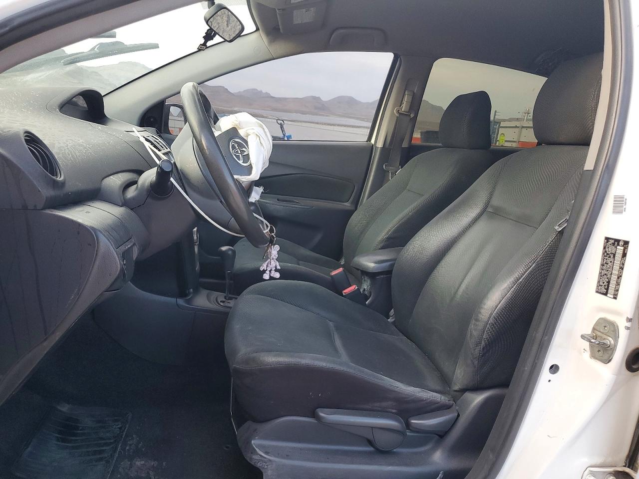 Toyota Yaris Base