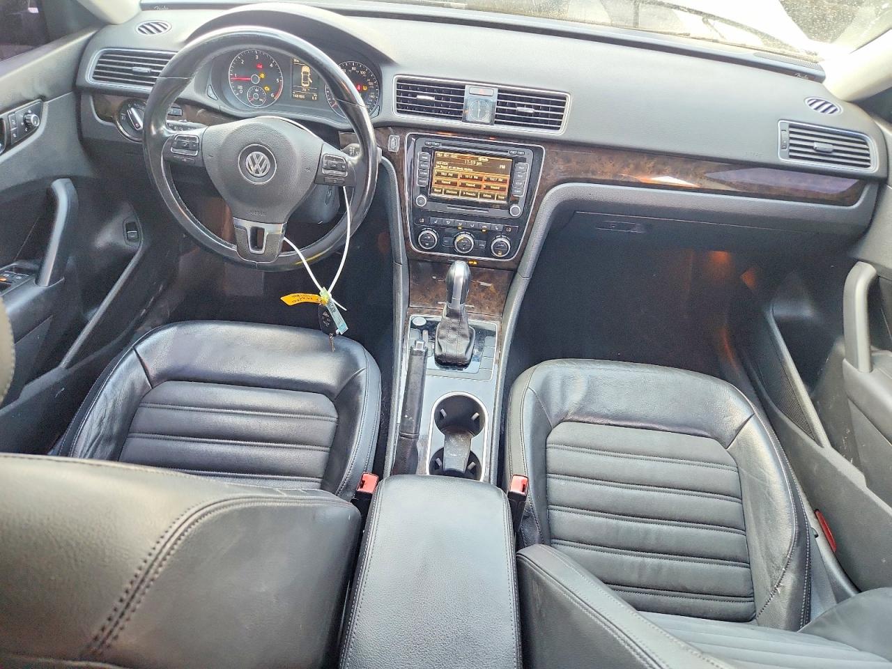 Volkswagen Passat Sel