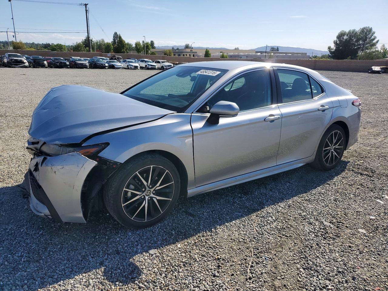 Salvage Toyota Camry Image
