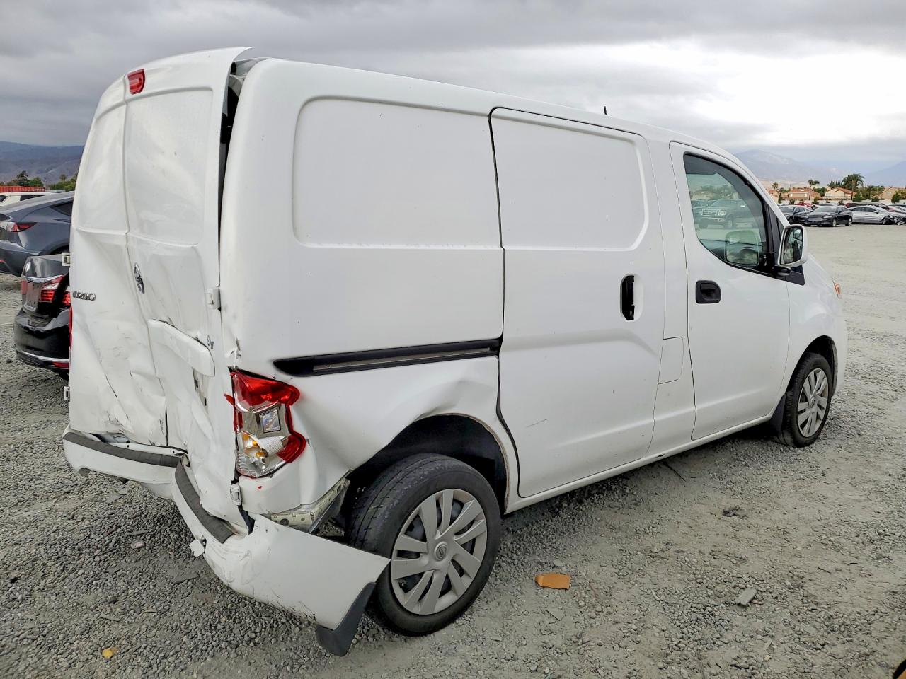 Nissan Nv