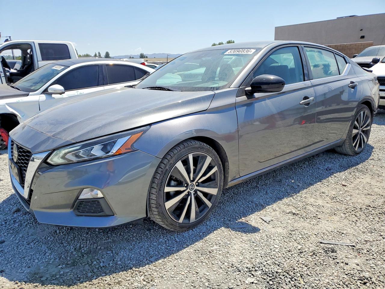 Salvage Nissan Altima Image