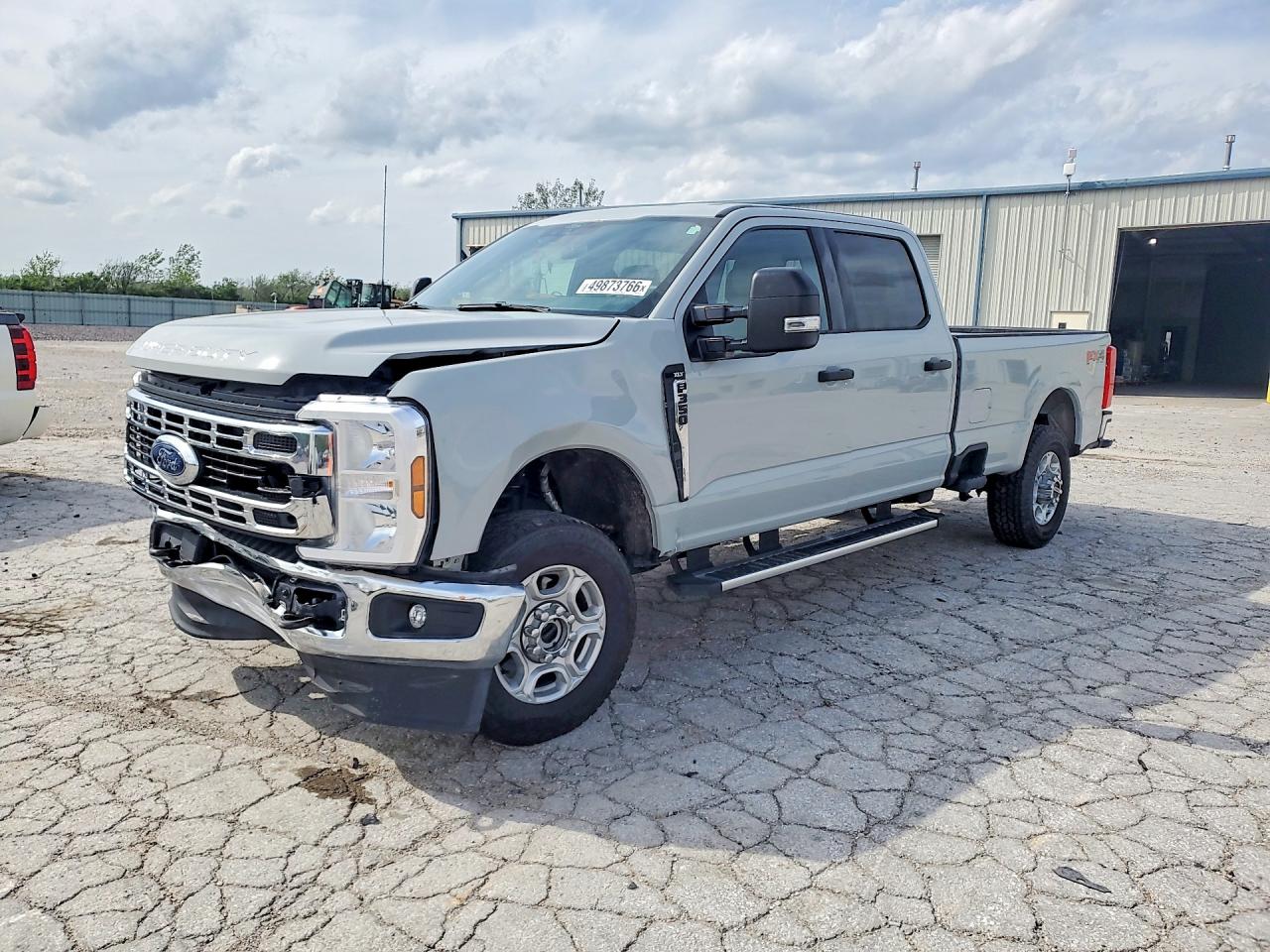 Salvage Ford F-350 Image