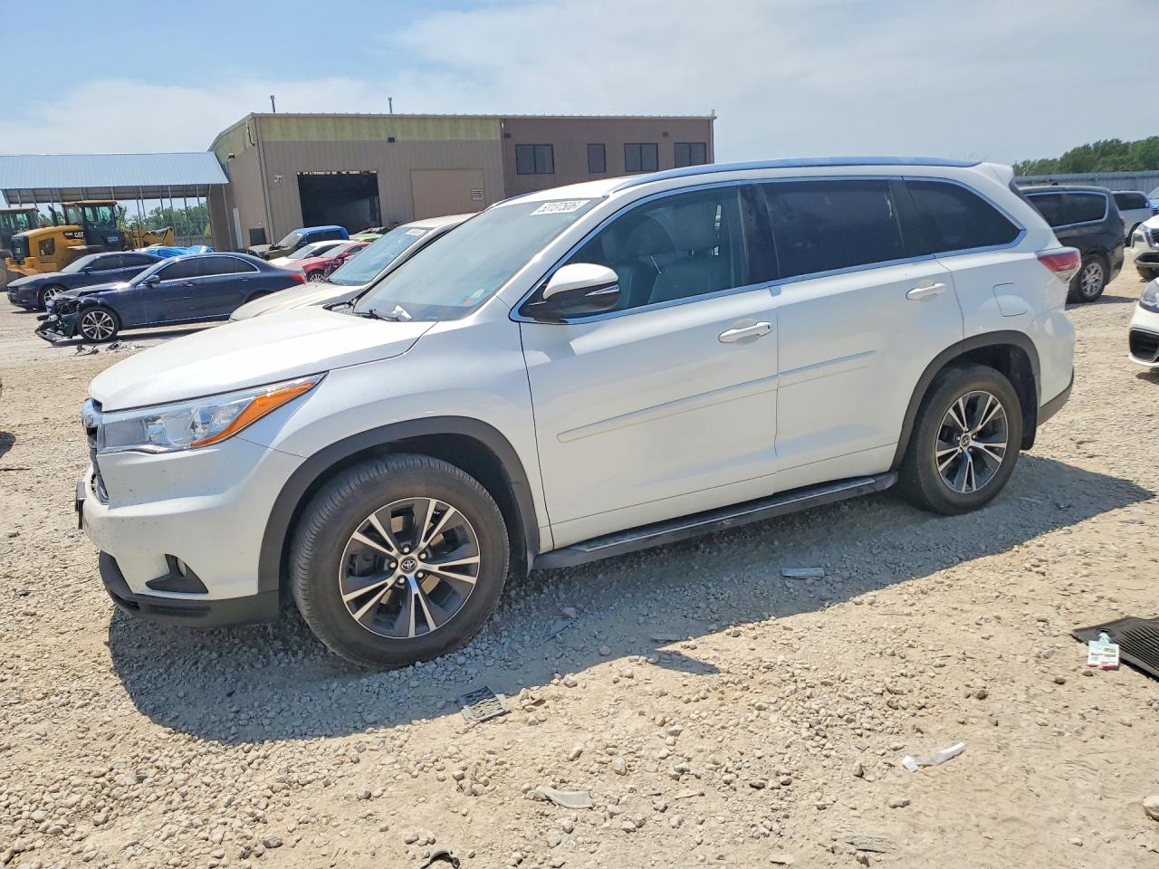 Salvage Toyota Highlander Image
