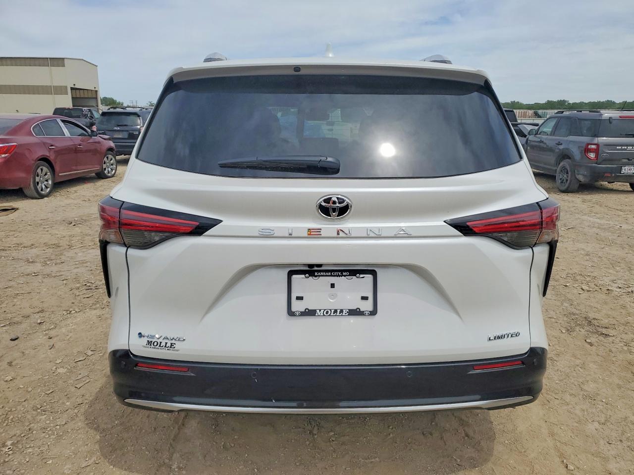 Toyota Sienna Limited 7-passenger