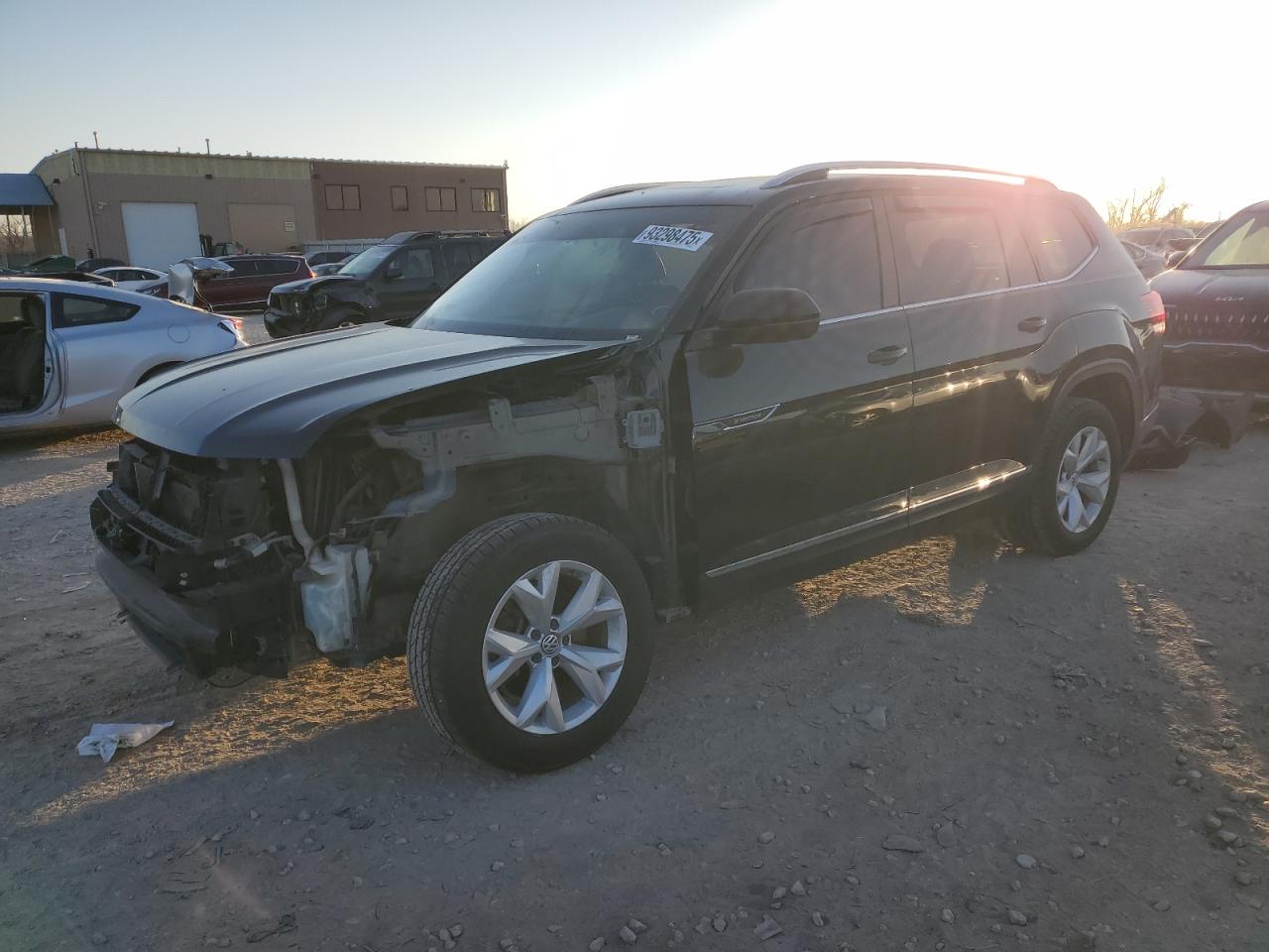 Salvage Volkswagen Atlas Image
