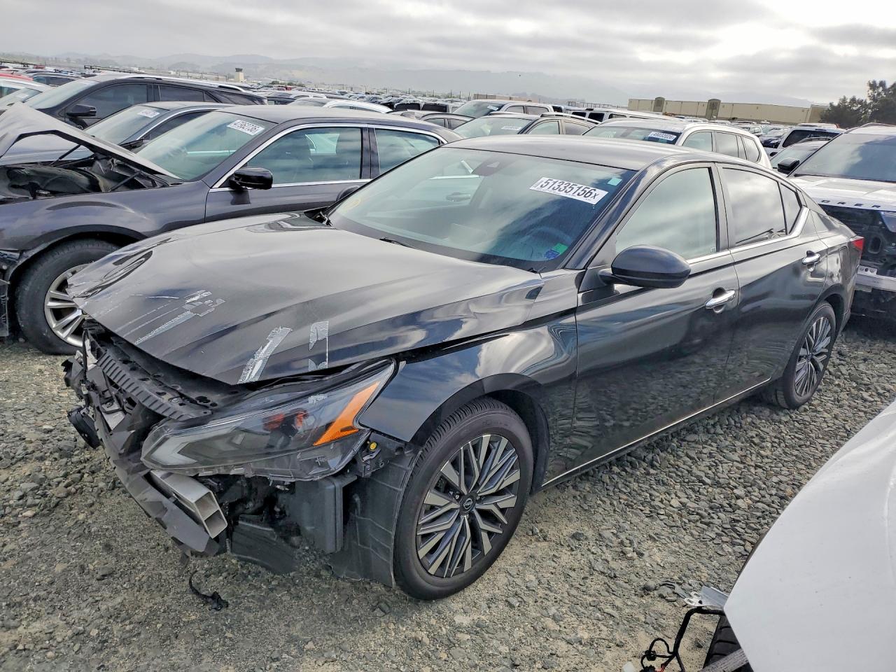 Salvage Nissan Altima Image
