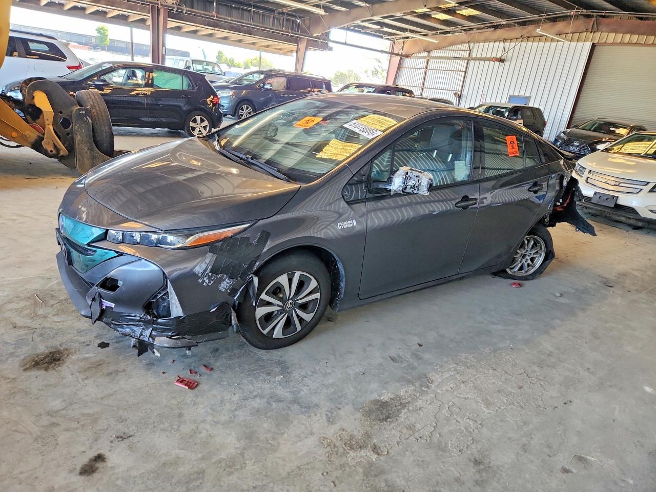 Salvage Toyota Prius Image