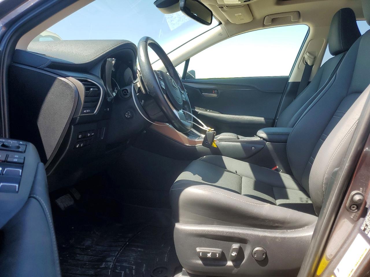 Lexus NX Base
