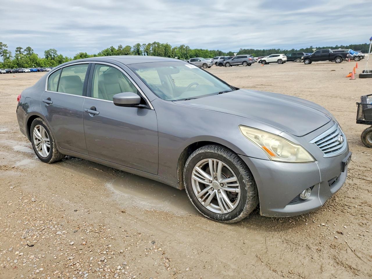 INFINITI Q40 Base