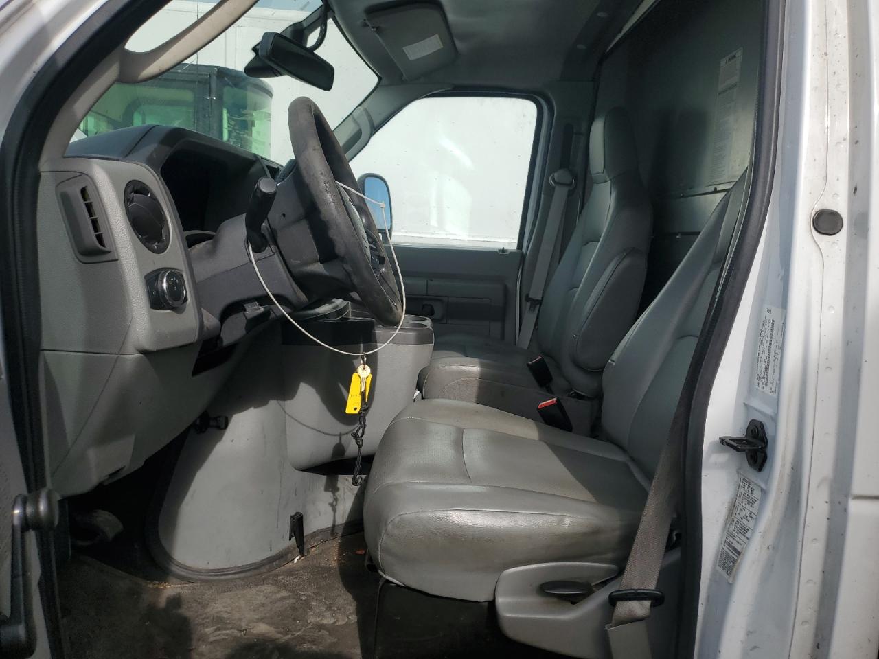 Ford Econoline E350 Super Duty Cutaway Van