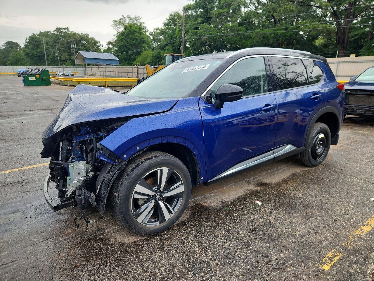 Salvage Nissan Rogue Image