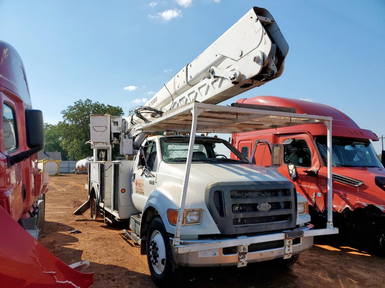 Salvage Ford F-750 Image