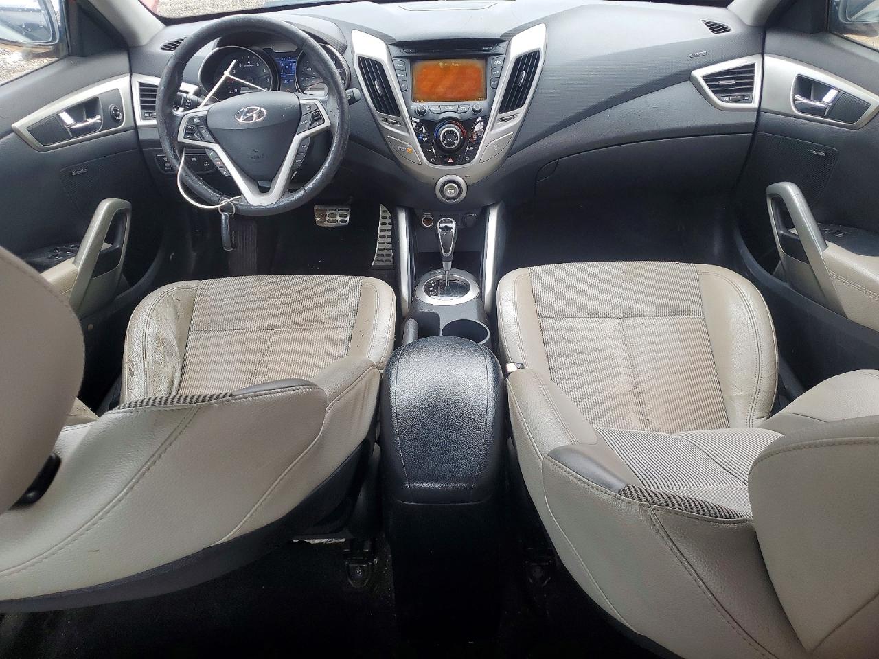 Hyundai VELOSTER Base