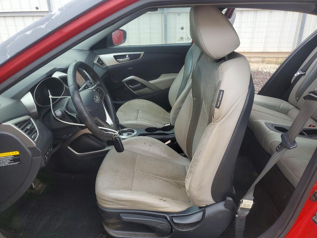 Hyundai VELOSTER Base