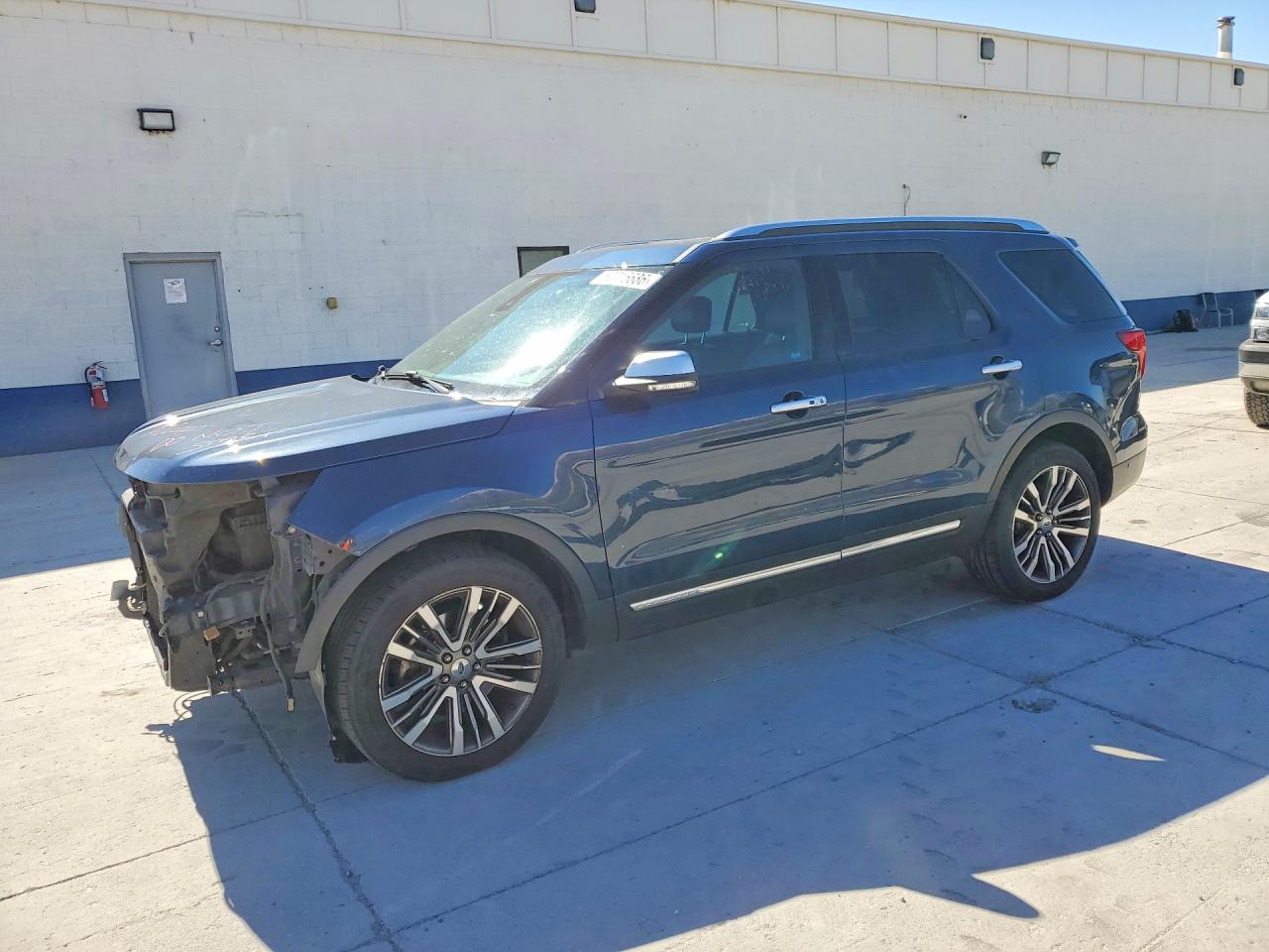 Salvage Ford Explorer Image