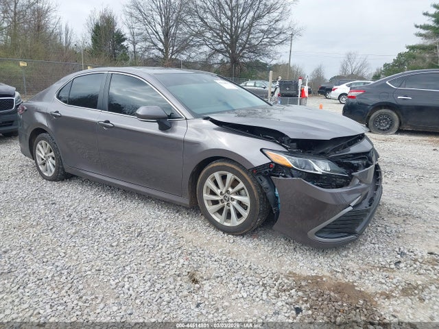Salvage Toyota Camry Image