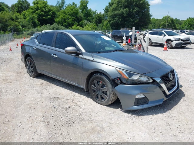 Salvage Nissan Altima Image